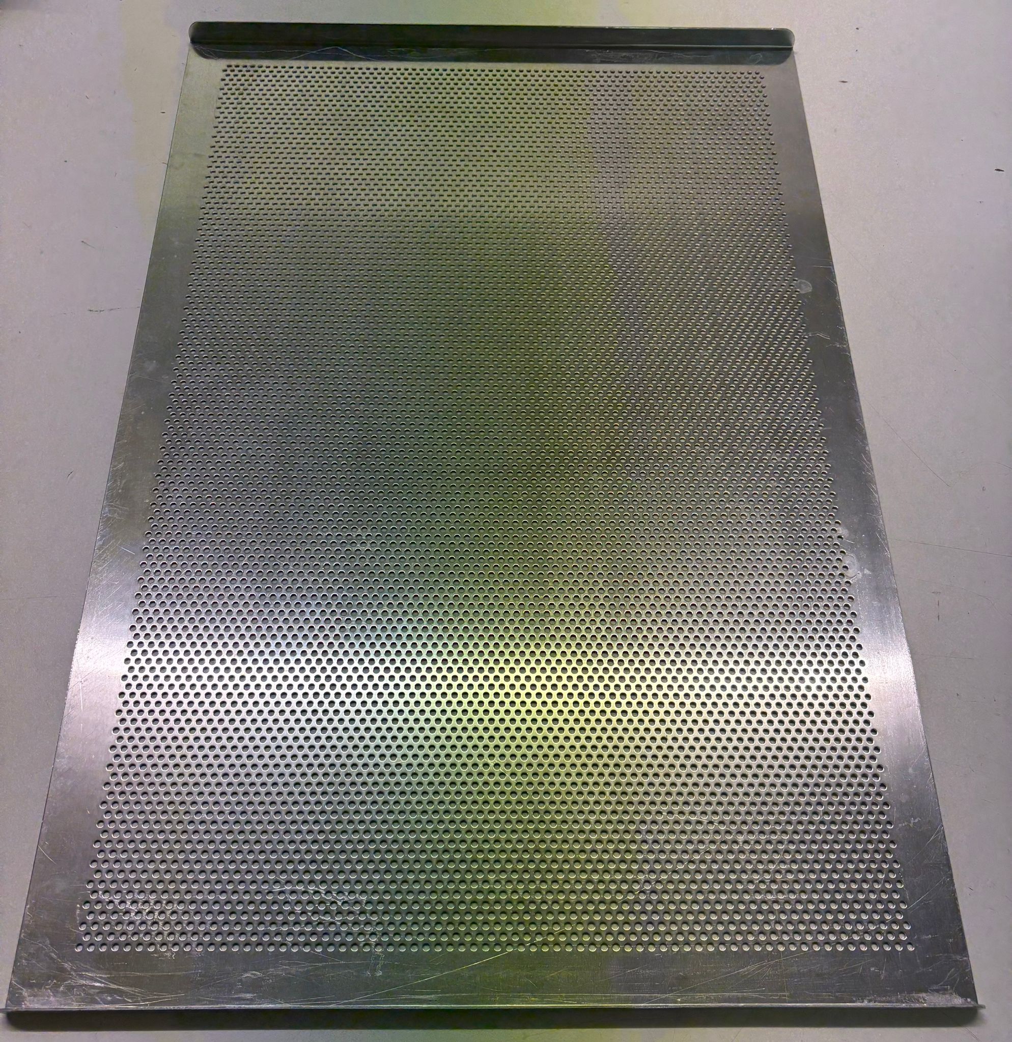 Bild von Lochblech 60 x 40 cm 2-Rand-Ausführung schmalseitig